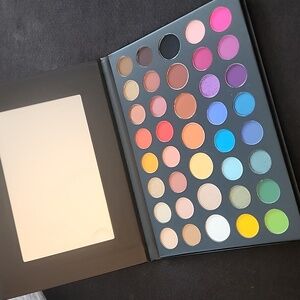 Eyeshadow Palette Morphe x James Chanes